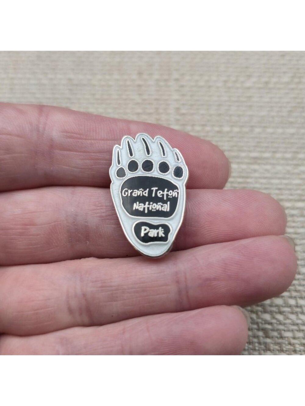Grand Teton National Park Bear Paw Print Enamel Souvenir Lapel Brooch Pin A8759